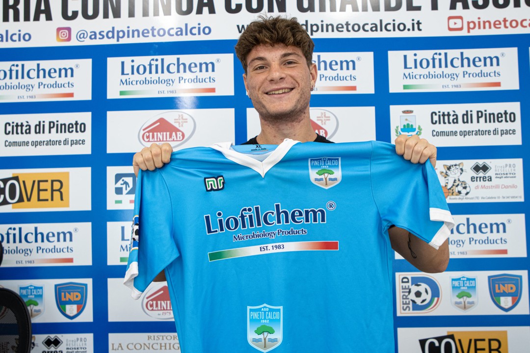 ⚽💰 | CALCIOMERCATO
Ufficiale: Jacopo Domizi resta al Pineto ✍🏻. Niente ritorno in rossoblù per il giovane centrocampista ❌
PH: Pineto Calcio
#pineto #calciomercato #calciomarket #jacopodomizi #domizi #grb #gazzettarossoblu #samb #sambenedettese #instagol #instafootball #instasoccer #calcio #rossoblù #seried #gironef #lnd #leganazionaledilettanti