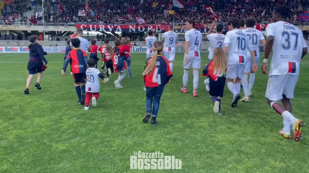 LA ©️APOLISTA SE NE VA 🎶❤️💙
@u.s.sambenedettese #lacapolistaseneva #crisiamo #samter #sambtermoli #stadiorivieradellepalme #rivieradellepalme #grb #gazzettarossoblù #samb #sambenedettese #instagol #instafootball #instasoccer #lagazzettarossoblù #calcio #rossoblù #seried #gironef #lnd #leganazionaledilettanti