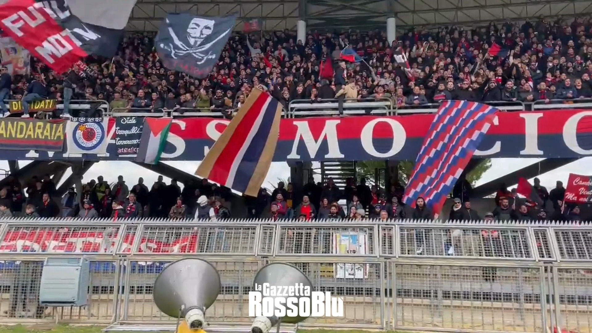 🤩🔴🔵
@u.s.sambenedettese #stadiorivieradellepalme #rivieradellepalme #curvanord #curvanordmassimocioffi #grb #gazzettarossoblù #samb #sambenedettese #instagol #instafootball #instasoccer #lagazzettarossoblù #calcio #rossoblù #legapro #seriec