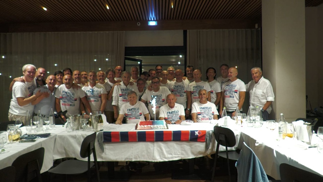 FRATELLI ROSSOBLÙ 🤝🏻
La reunion dei giorni scorsi dei Fratelli Rossoblù 🔴🔵. Quanti ex rossoblù riuscite a riconoscere?
#exsamb #fratellirossoblù #grb #gazzettarossoblù #samb #sambenedettese #instagol #instafootball #instasoccer #lagazzettarossoblù #calcio #seriec #legapro #seriecnow