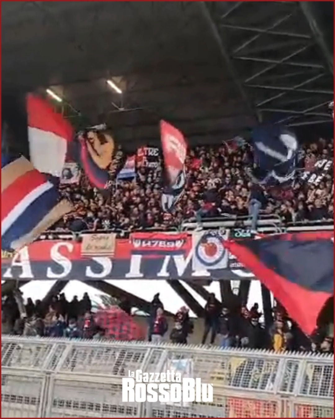 🗣️: "Alexa, riproduci canzoni di Natale"

#jinglebells #natale #natale2025 #christmas #christmas2025 #merrychristmas #curvanord #curvanordmassimocioffi #grb #gazzettarossoblù #samb #sambenedettese #instagol #instafootball #lagazzettarossoblù #calcio #rossoblù #seriec #gironeb #legapro #seriecskywifi