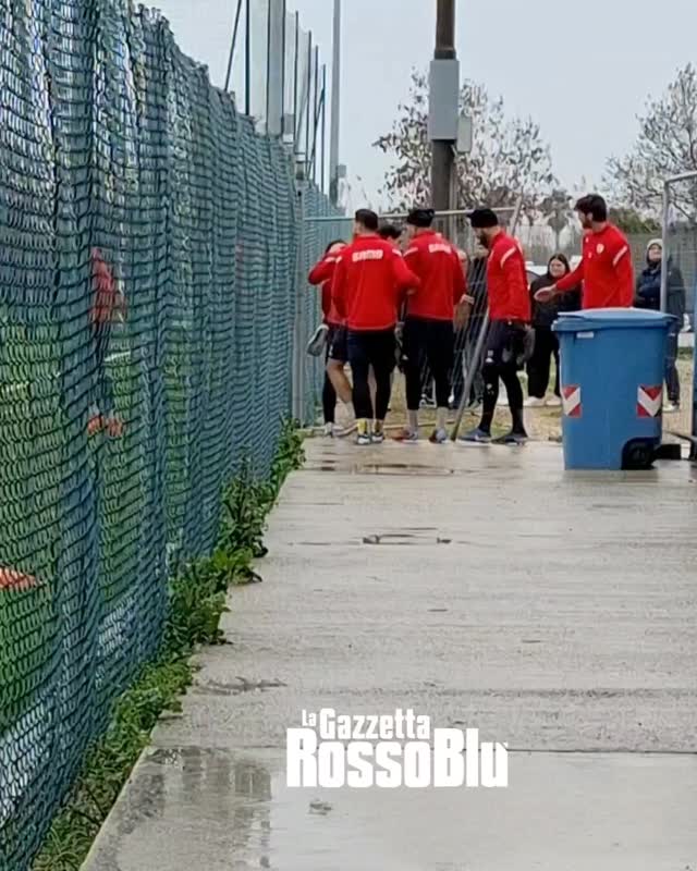 WORK HARD🔥

@u.s.sambenedettese🔴🔵 a lavoro in vista della sfida del Riviera contro la Pianese 

#samb #lagazzettarossoblù #sambenedettese #rossoblù #allenamento