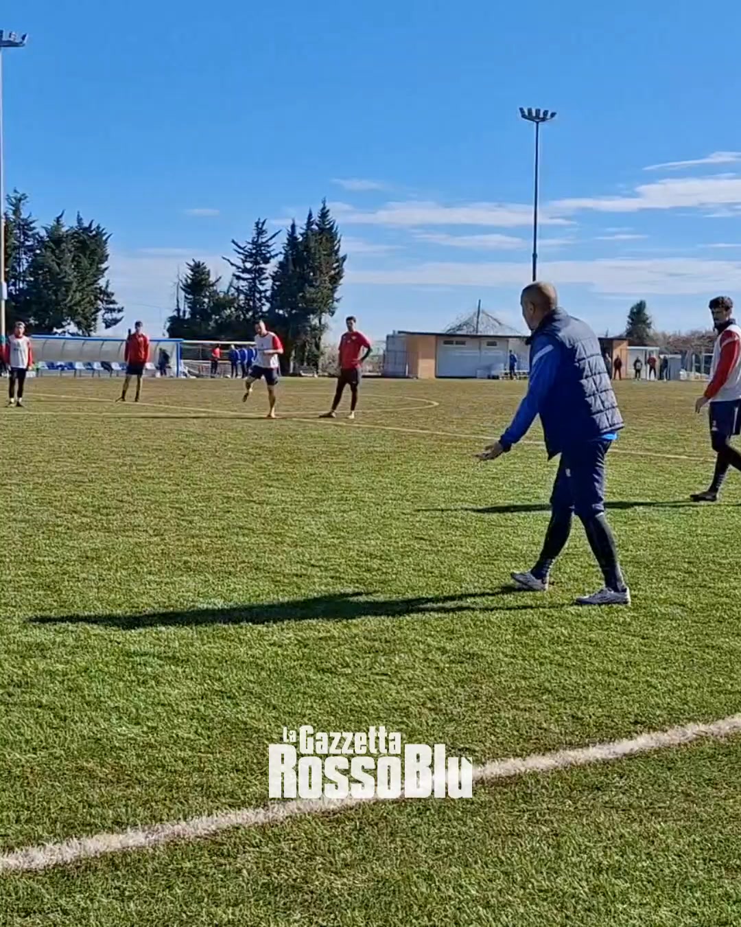 IL RITORNO💪

Mister Mancinelli riabbraccia la U.S. Sambenedettese🔴🔵: il nuovo allenatore rossoblù ha diretto l'allenamento odierno al Ciarrocchi

#samb #marconancinelli #allenatore #sambenedettese #rossoblù #gazzettarossoblù #mancinelli