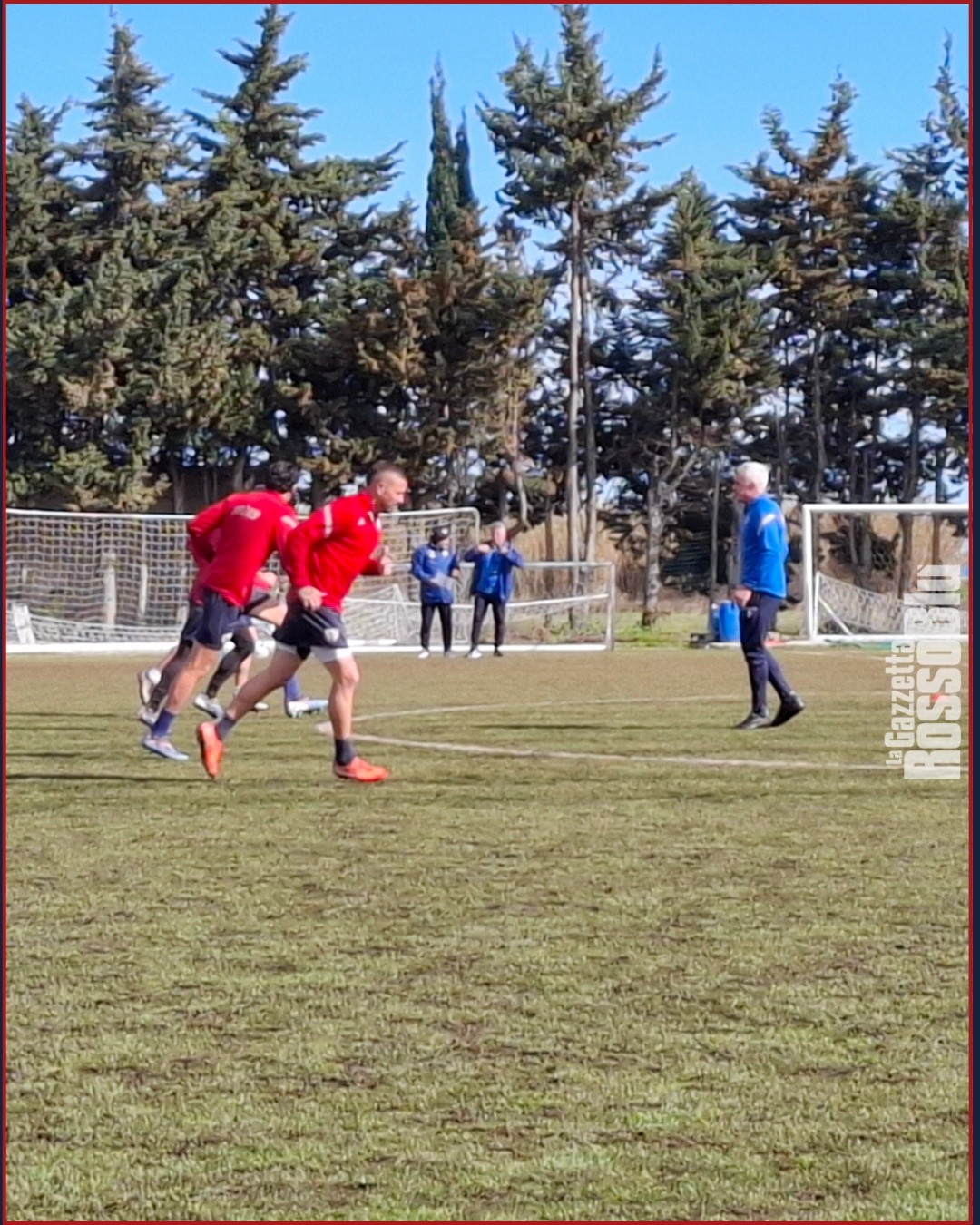 ALLENAMENTO🏃‍♂️

La @u.s.sambenedettese🔴🔵 torna a correre al Ciarrocchi in vista della sfida sul campo del Pineto

#samb #pinetosamb #seriec #legapro #gironeb