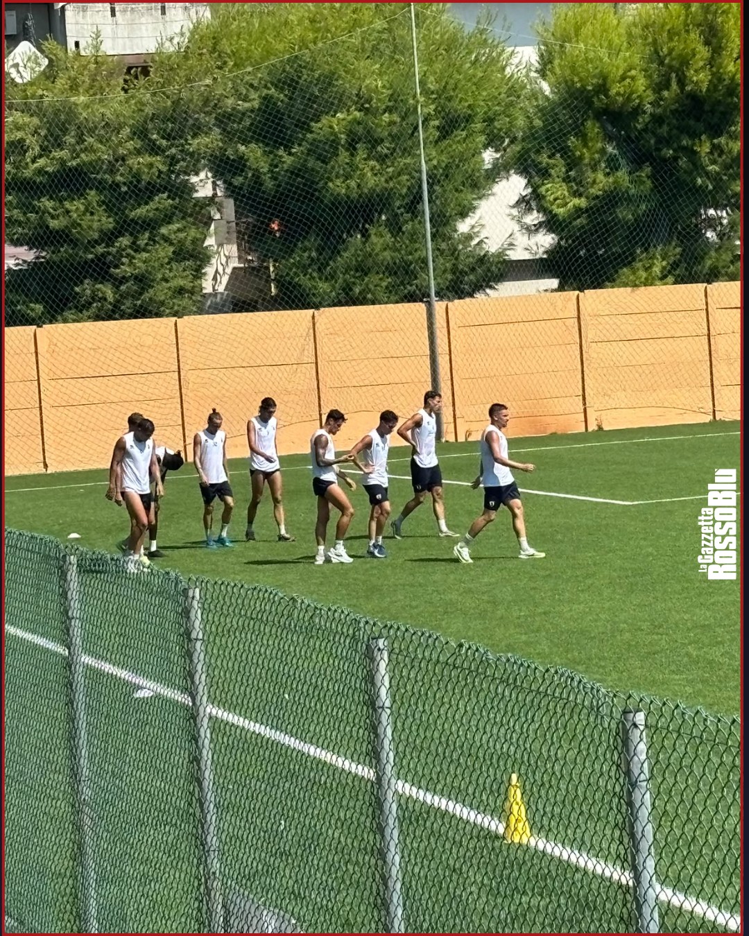 BACK TO WORK ⚽

@u.s.sambenedettese 🔴🔵, ripresa degli allenamenti al Ciarrocchi 🏟

#campociarrocchi #grb #gazzettarossoblù #samb #sambenedettese #lagazzettarossoblù #calcio #seriec #gironeb #legapro #seriecskywifi