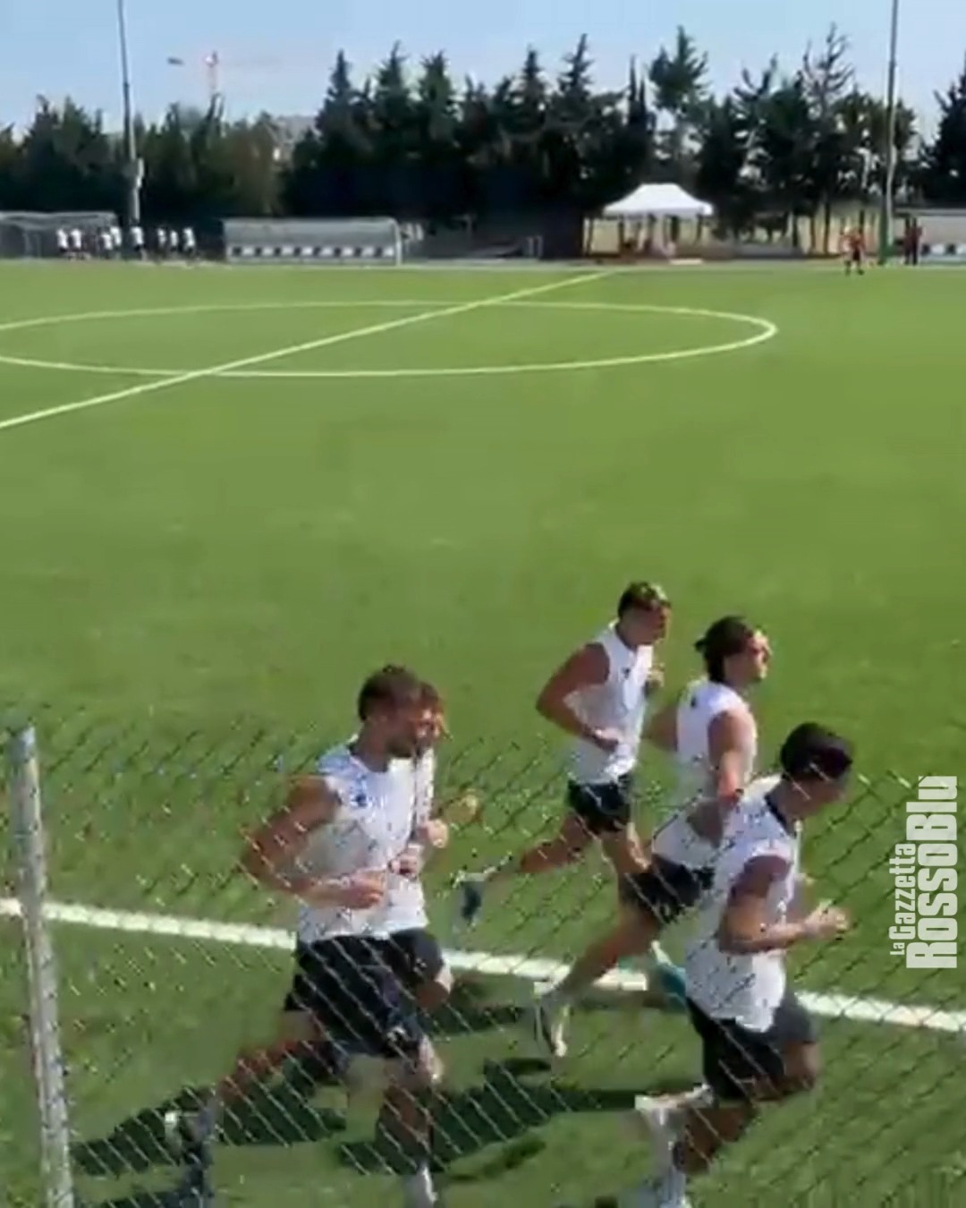 L'@u.s.sambenedettese 🔴🔵 al lavoro al Ciarrocchi 🏟

#training #allenamento #precampionato #campociarrocchi #grb #gazzettarossoblù #samb #sambenedettese #lagazzettarossoblù #calcio #seriec #gironeb #legapro #seriecskywifi