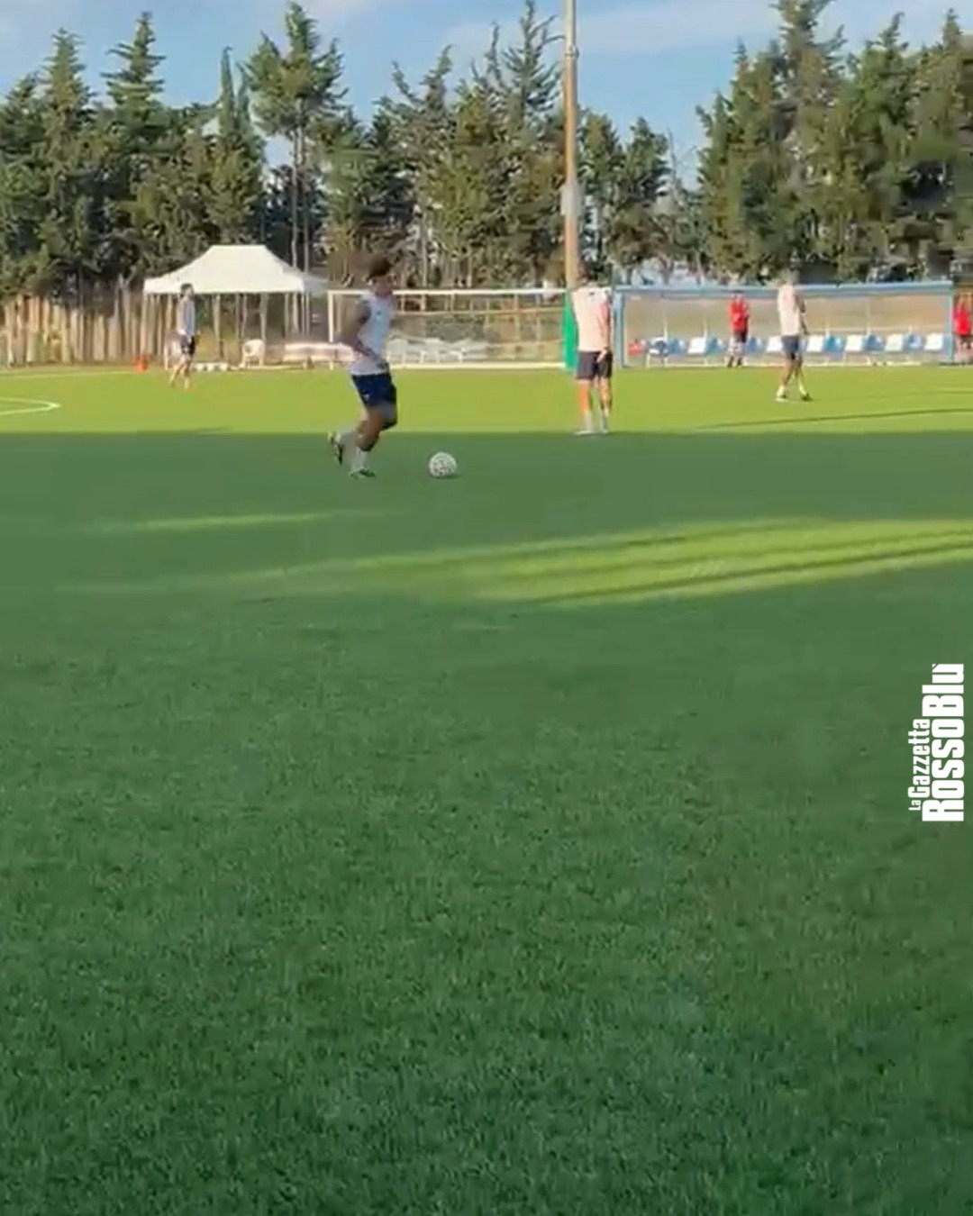 Continuano gli allenamenti dell'@u.s.sambenedettese 🔴🔵 in vista dell'esordio in campionato

Domenica sera al Riviera delle Palme 🏟 (ore 21:00) i rossoblù di mister Roberto Boscaglia riceveranno il Forlì

#training #campociarrocchi #grb #gazzettarossoblù #samb #sambenedettese #lagazzettarossoblù #calcio #seriec #gironeb #legapro #seriecskywifi