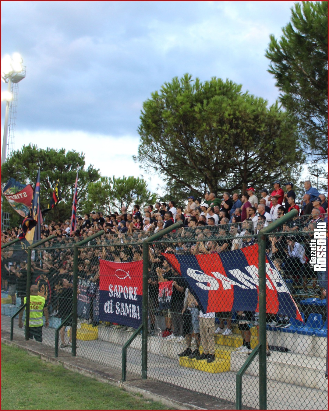 SPETTATORI 🏟

📊 1.230 gli spettatori presenti ieri allo stadio Pavone-Mariani di Pineto

🔴🔵 491 quelli nel settore ospiti (sold out), ma diversi tifosi rossoblù erano presenti anche in tribuna

#pinetosamb #pinsam #stadiopavonemariani #grb #gazzettarossoblù #samb #sambenedettese #lagazzettarossoblù #calcio #seriec #gironeb #legapro #seriecskywifi