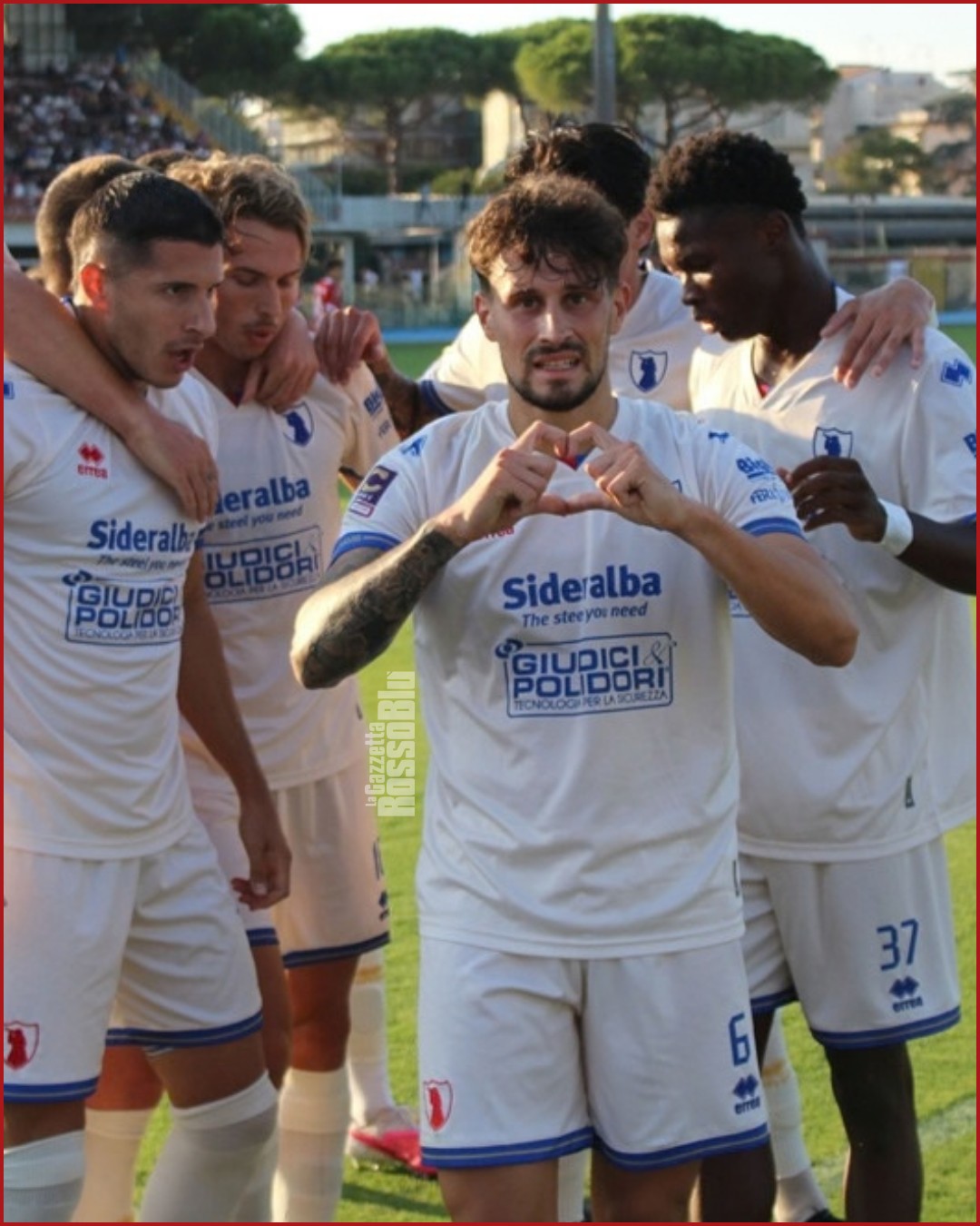 BUONA DOMENICA 🫶🏻🔴🔵

@u.s.sambenedettese @marcopiccoli__ #grosam #grossetosamb #marcopiccoli #grb #gazzettarossoblù #samb #sambenedettese #lagazzettarossoblù #calcio #seriec #gironeb #legapro #seriecskywifi