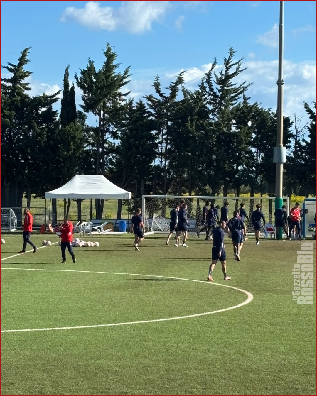 ALLENAMENTO ⚽

@u.s.sambenedettese 🔴🔵 al lavoro al Ciarrocchi in vista del match di sabato contro il Vado 🏟

#campociarrocchi #grb #gazzettarossoblù #samb #sambenedettese #lagazzettarossoblù #calcio #seriec #gironeb #legapro #seriecskywifi